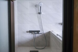 Bathroom shower - Blue Ocean Resort (Ishigaki)