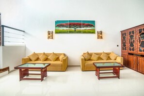 Coin salon dans le hall