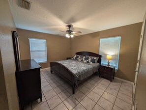 Room - Snowbirds escape / vacation gateway (Englewood)