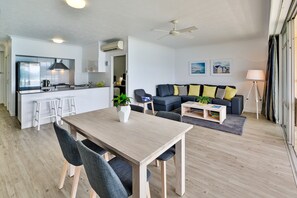 Dining - Whitsunday Apartment on Level 6 (Whitsundays)