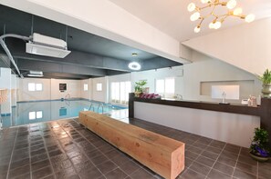 Piscine couverte, piscine extérieure (ouverte en saison)
