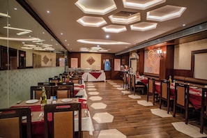 Breakfast, lunch and dinner served - Admire Inn (Udaipur)