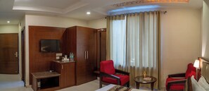 Deluxe Room, 1 Double Bed | Premium bedding, individually furnished, desk, soundproofing - Admire Inn (Udaipur)