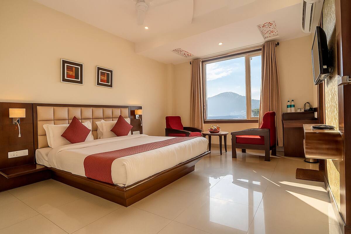 Super Deluxe Room | Premium bedding, desk, soundproofing, WiFi (free)