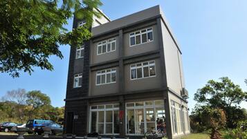 Façana frontal de l'allotjament