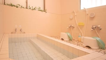 Twin Room | Shared bathroom