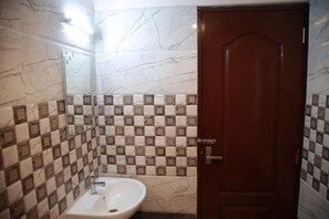 Bathroom - The Chandy's- Your hotel people (Kanayannur)
