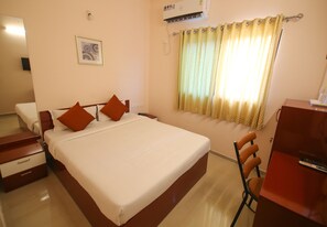 Room - The Chandy's- Your hotel people (Kanayannur)