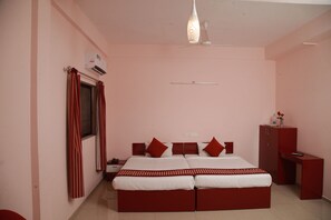 Habitación ejecutiva | Escritorio, espacio para trabajar con laptop y insonorización