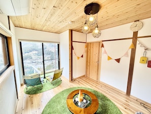 3 bedrooms, individually decorated, desk, soundproofing