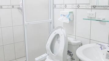 Superior Triple Room | Bathroom | Shower, rainfall showerhead, designer toiletries, hair dryer
