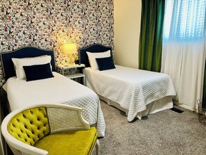 4 slaapkamers, een strijkplank/strijkijzer, reisbedje, gratis wifi