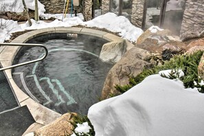 A heated pool - Ski Lovers Studio w/ Easy Pool + Hot Tub Access! (Snowmass village)