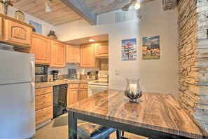Fridge, microwave, stovetop, dishwasher - Ski Lovers Studio w/ Easy Pool + Hot Tub Access! (Snowmass village)
