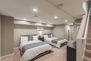 3 Schlafzimmer, Schreibtisch, Bügeleisen/Bügelbrett, WLAN