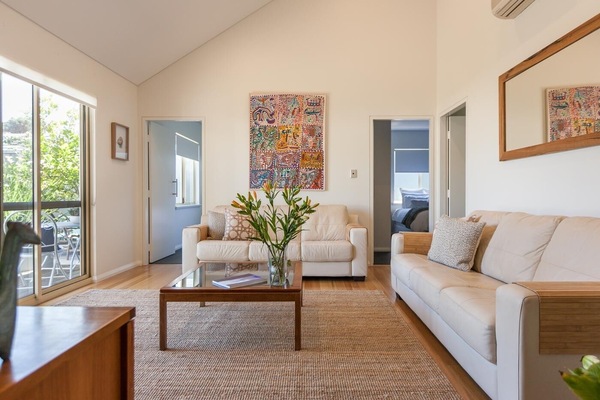 Welcome to Seaside Apartment- Chic open plan apartment