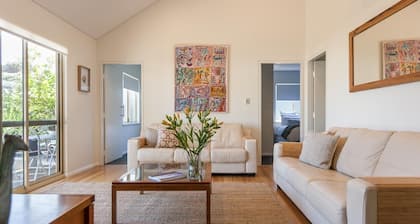 Seaside Apartment - Tranquil and Elegant Apartment Close to Beaches