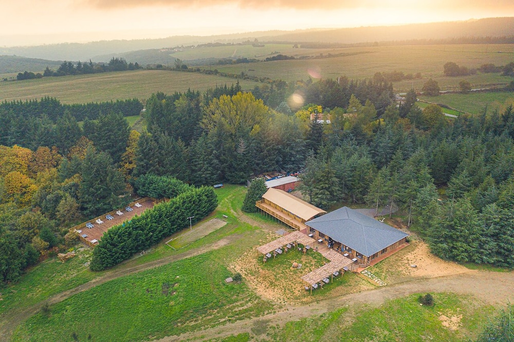 Camping Carcassonne / Domaine de la Vitarelle / Glamping image