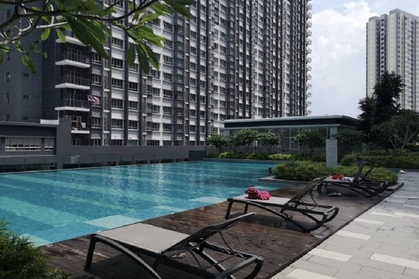 Outdoor swimming pool