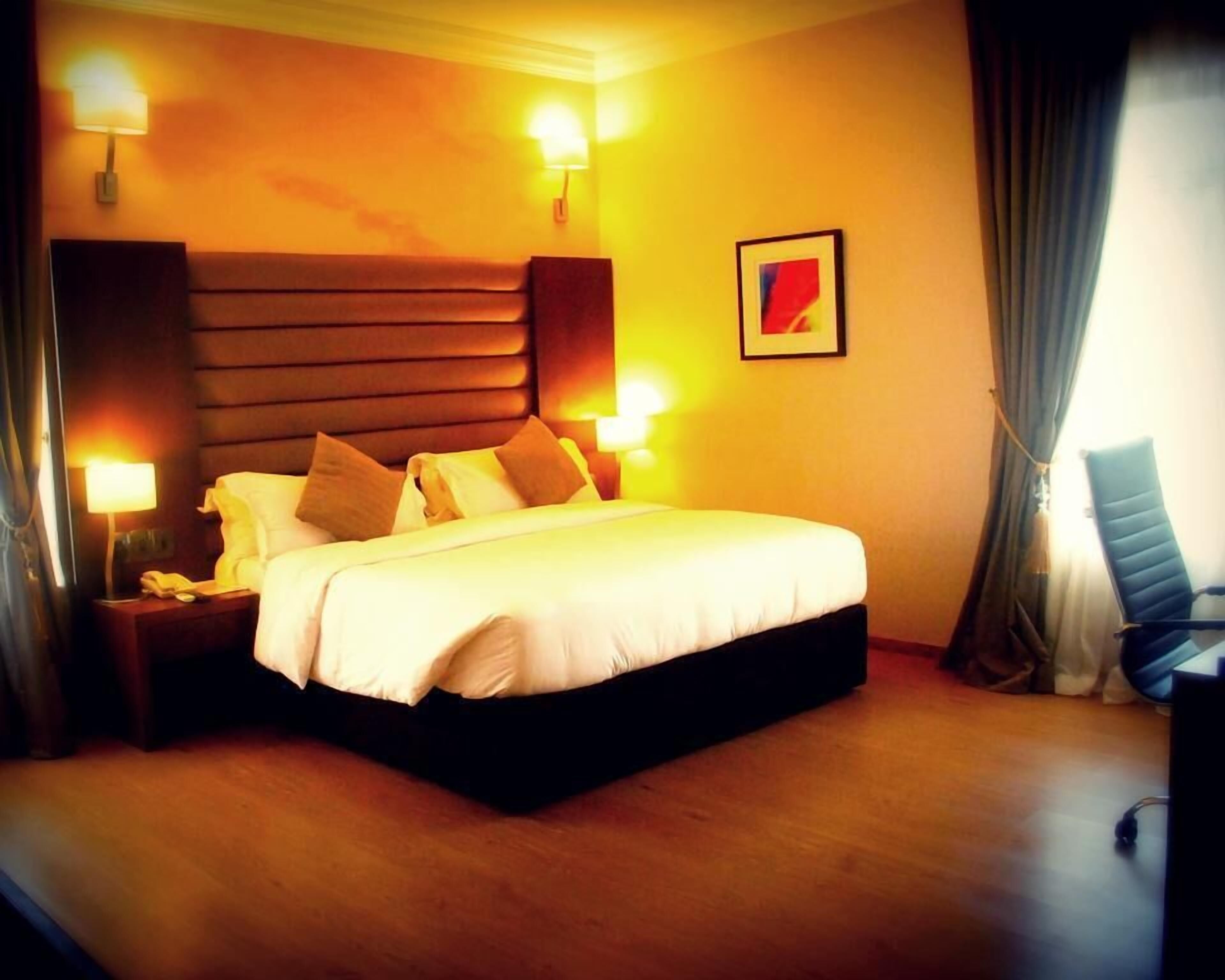 In-room safe, desk, laptop workspace, free WiFi