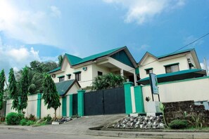 Property grounds - Sweet Dreams Hotel (Calabar)