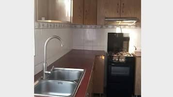 Refrigerador, microondas y tetera eléctrica