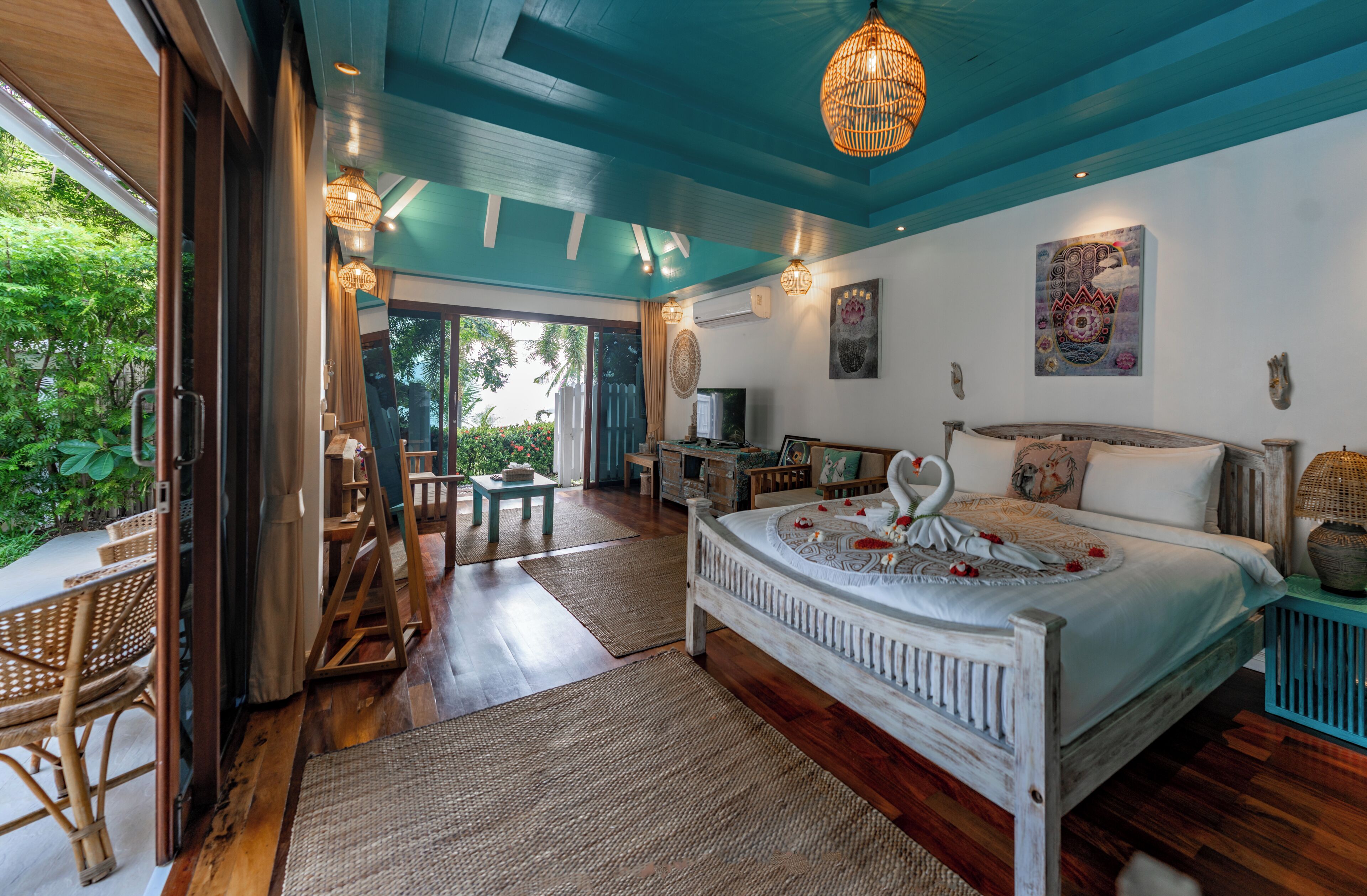 One Bedroom Beachfront Pool Villa | Coffres-forts dans les chambres, bureau, rideaux occultants