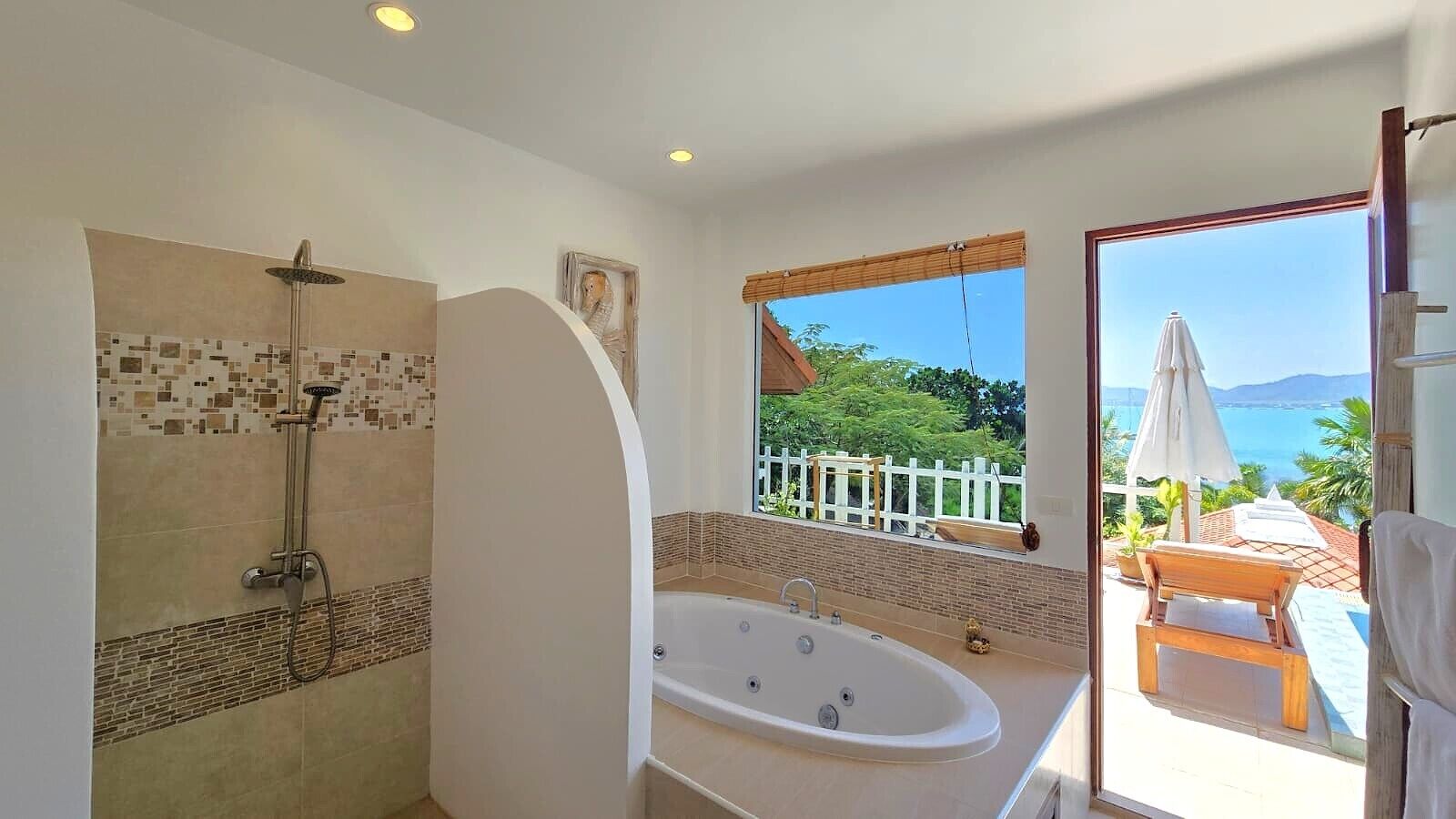 Two Bedroom Sea View Pool Villa | Bad | Separat badekar og dusj, toalettartikler (inkludert) og hårføner