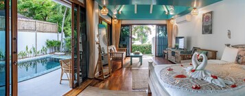 One Bedroom Beachfront Pool Villa | 房內夾萬、書桌、遮光窗簾/窗簾、隔音
