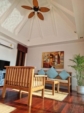 One Bedroom Seaview Pool Villa | In-room safe, desk, blackout drapes, soundproofing - Soul Villas By The Beach - Phuket (Wichit)