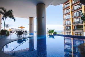 Infinity-Pool, beheizter Pool