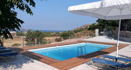 Troyan Hill Studios, josta on panoraamanäköala ja upea parveke