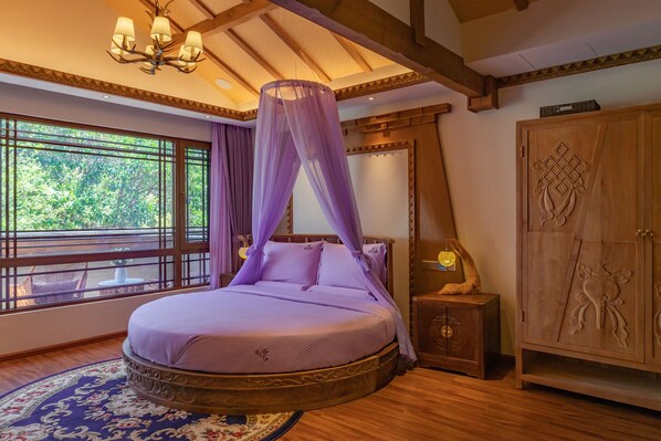 Premium Suite (Round Bed)