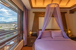 1 bedroom, premium bedding, desk, blackout curtains