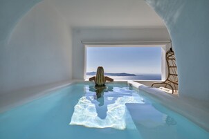 Honeymoon Suite (with indoor heated jetted tub)