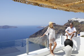 Exclusive Suite (with heated private pool) | Balcony - You And Me Suites (Santorini)