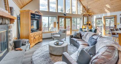 Angel Fire Retreat w/ Hot Tub ~ 5 Mi to Skiing