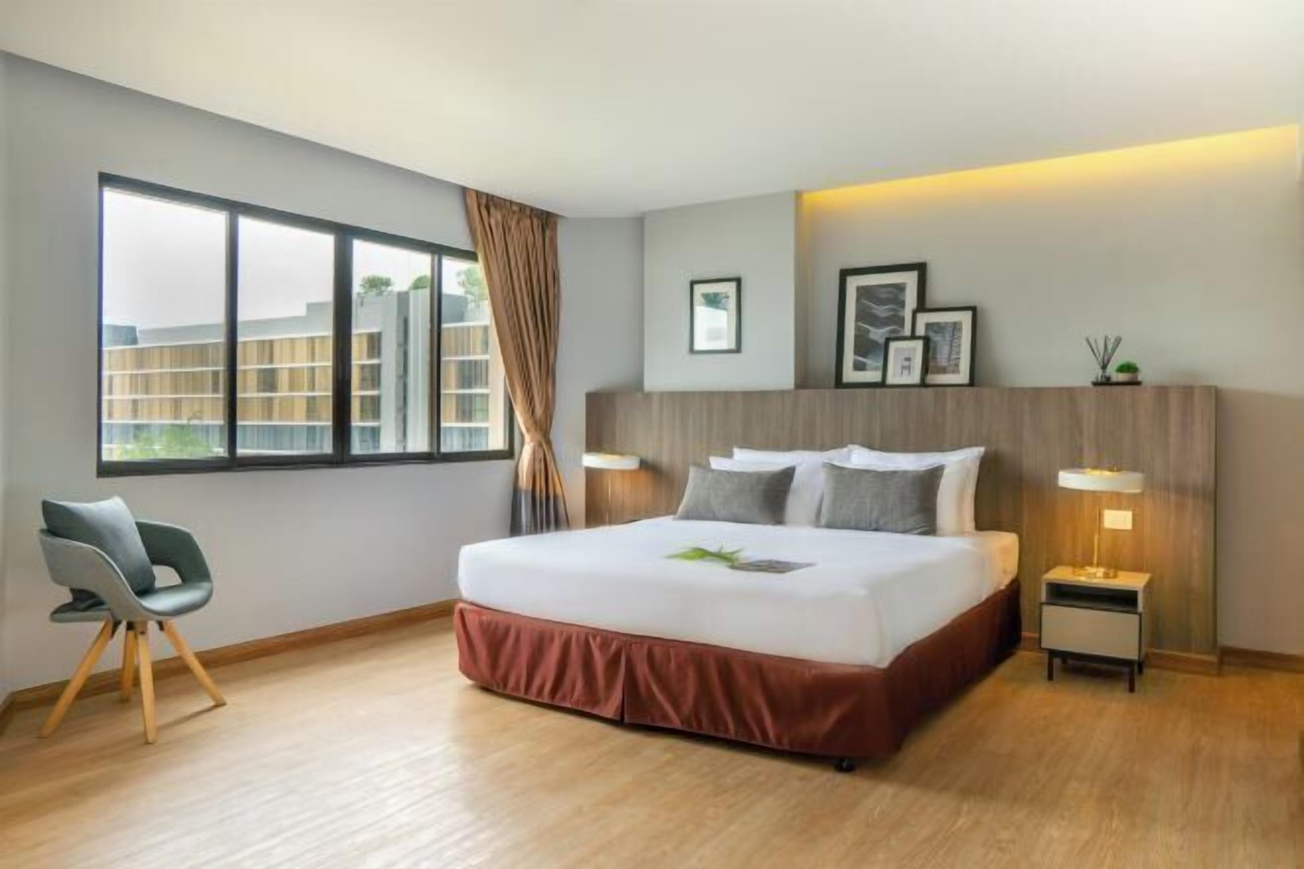 Caja de seguridad en la habitación, escritorio y insonorización 