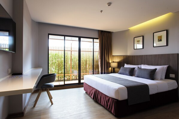 Tallelokero huoneessa, työpöytä, äänieristys, ilmainen Wi-Fi