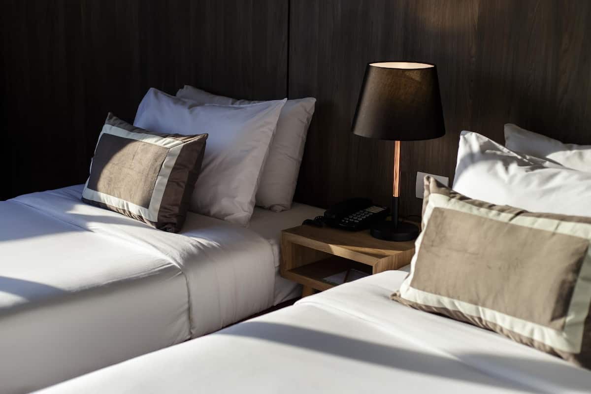 1 chambre, minibar, coffres-forts dans les chambres, bureau