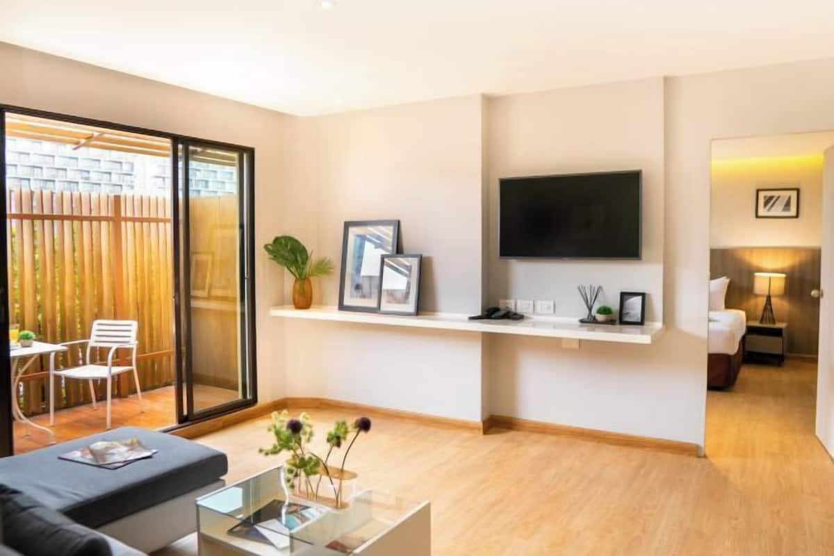 In-room safe, desk, soundproofing, free WiFi