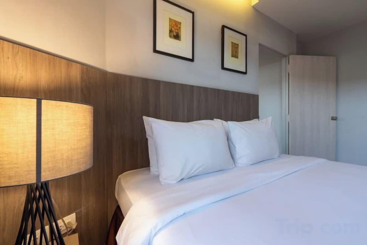 In-room safe, desk, soundproofing, free WiFi