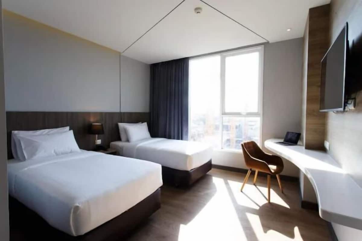 In-room safe, desk, soundproofing, free WiFi