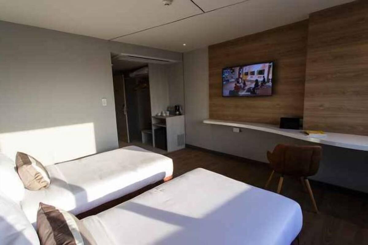 1 soveværelse, minibar, pengeskab på værelset, skrivebord