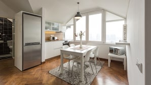 Duplex Apartment, Free Parking | 私人廚房