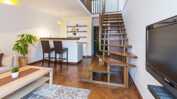 Duplex Apartment, Free Parking | 客廳