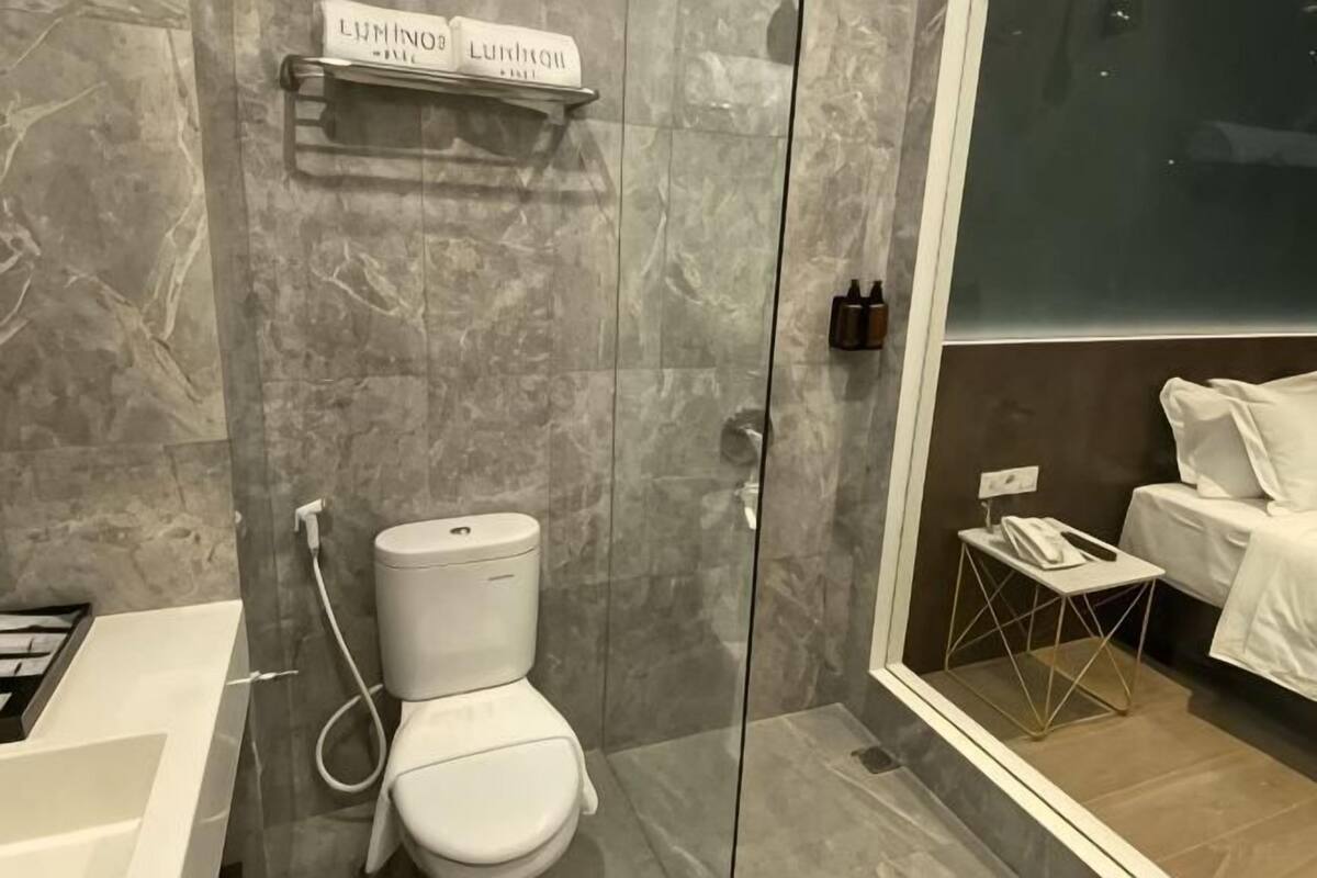Baño | Ducha, toallas, jabón y champú