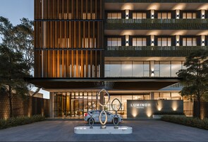 住宿正面 - 傍晚/夜晚