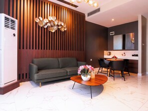 Junior Suite | Desk, free WiFi, bed sheets - Luminor Hotel Tanjung Selor (Tanjung Selor)