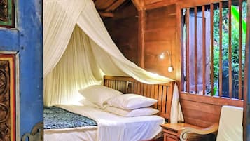 1 Schlafzimmer, Zimmersafe, Schreibtisch, Bügeleisen/Bügelbrett